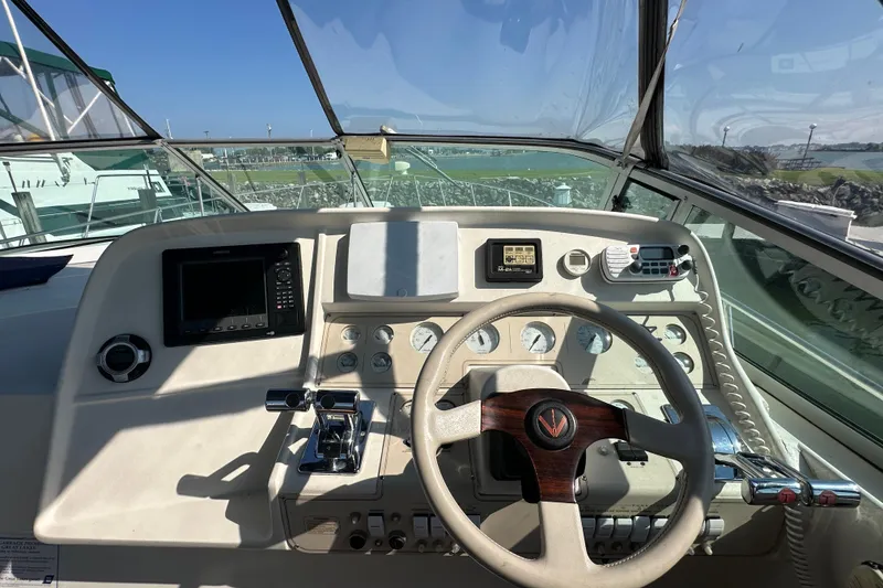 Slide: The Image of 1995 Cruisers Yachts 3570 Esprit for sale by Lucas Sochacki at Parma Marine (440) 915-8995 - 28