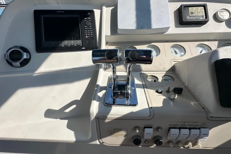 Slide: The Image of 1995 Cruisers Yachts 3570 Esprit for sale by Lucas Sochacki at Parma Marine (440) 915-8995 - 29