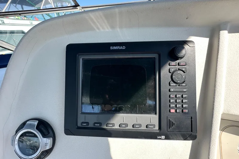 Slide: The Image of 1995 Cruisers Yachts 3570 Esprit for sale by Lucas Sochacki at Parma Marine (440) 915-8995 - 31