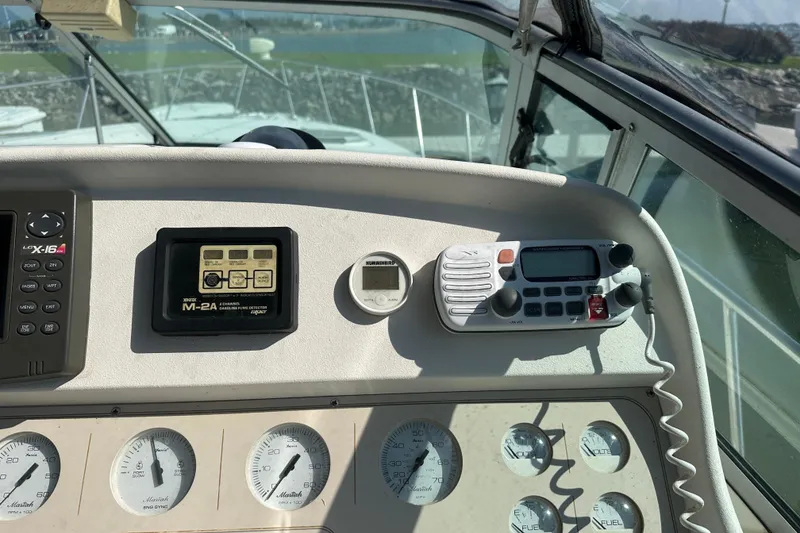 Slide: The Image of 1995 Cruisers Yachts 3570 Esprit for sale by Lucas Sochacki at Parma Marine (440) 915-8995 - 32