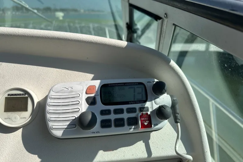 Slide: The Image of 1995 Cruisers Yachts 3570 Esprit for sale by Lucas Sochacki at Parma Marine (440) 915-8995 - 33