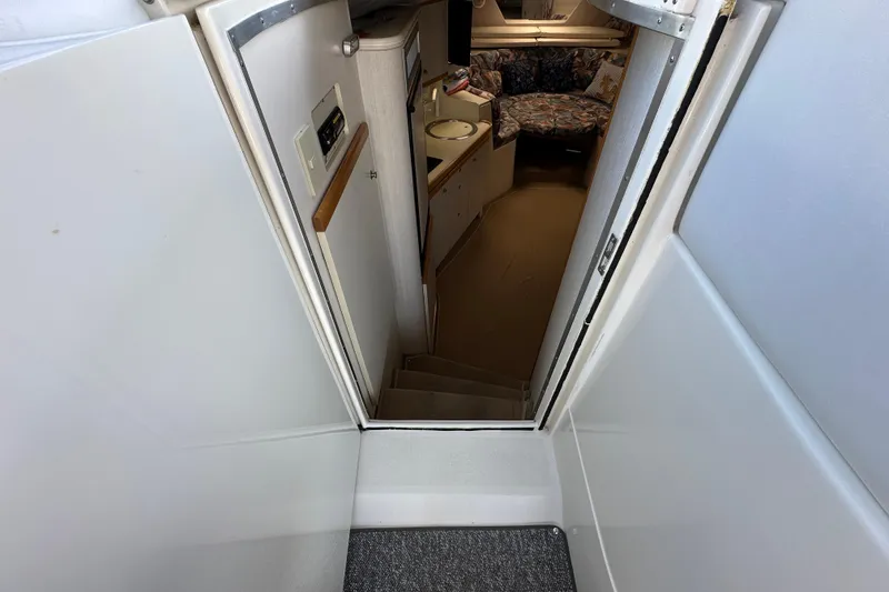 Slide: The Image of 1995 Cruisers Yachts 3570 Esprit for sale by Lucas Sochacki at Parma Marine (440) 915-8995 - 35