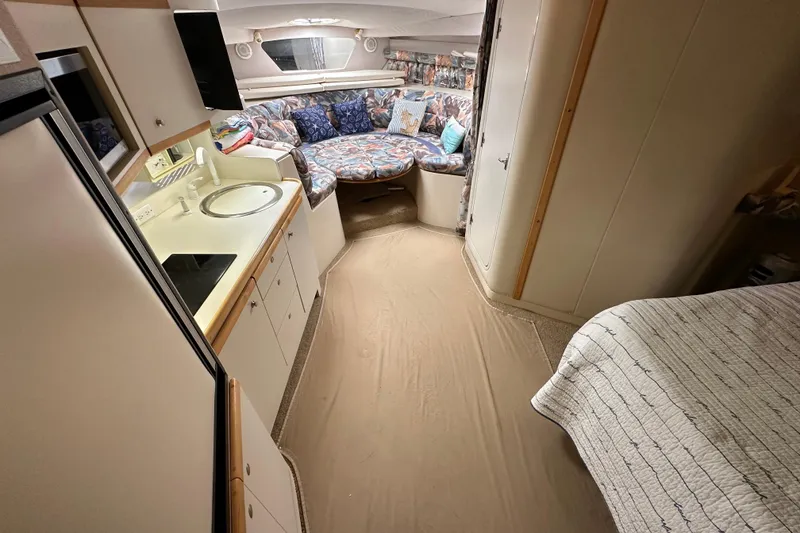 Slide: The Image of 1995 Cruisers Yachts 3570 Esprit for sale by Lucas Sochacki at Parma Marine (440) 915-8995 - 36