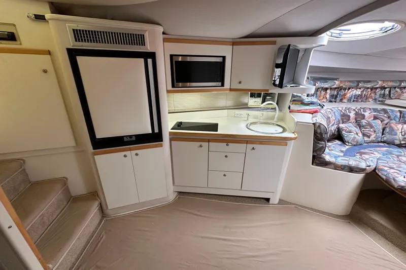 Slide: The Image of 1995 Cruisers Yachts 3570 Esprit for sale by Lucas Sochacki at Parma Marine (440) 915-8995 - 37