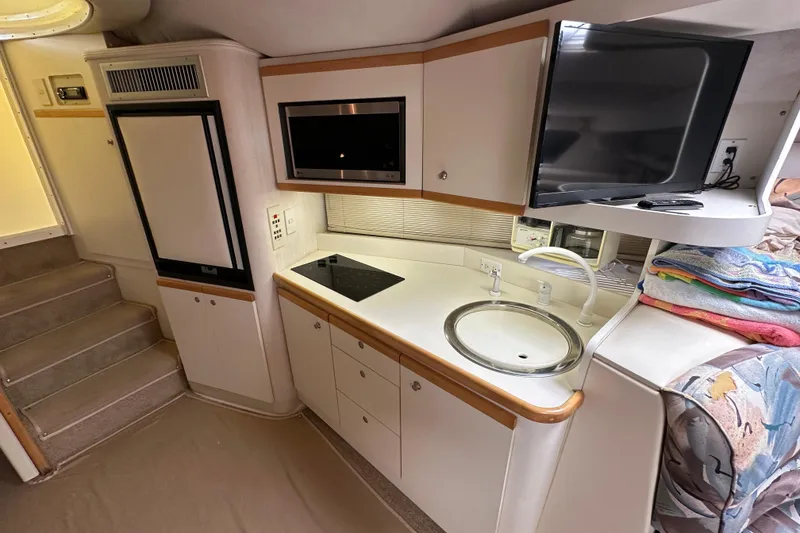 Slide: The Image of 1995 Cruisers Yachts 3570 Esprit for sale by Lucas Sochacki at Parma Marine (440) 915-8995 - 38