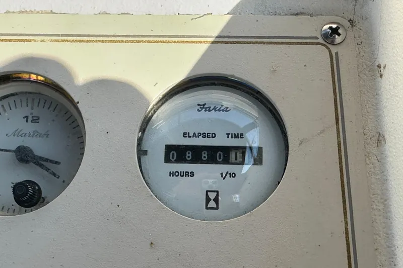 Slide: The Image of 1995 Cruisers Yachts 3570 Esprit for sale by Lucas Sochacki at Parma Marine (440) 915-8995 - 41