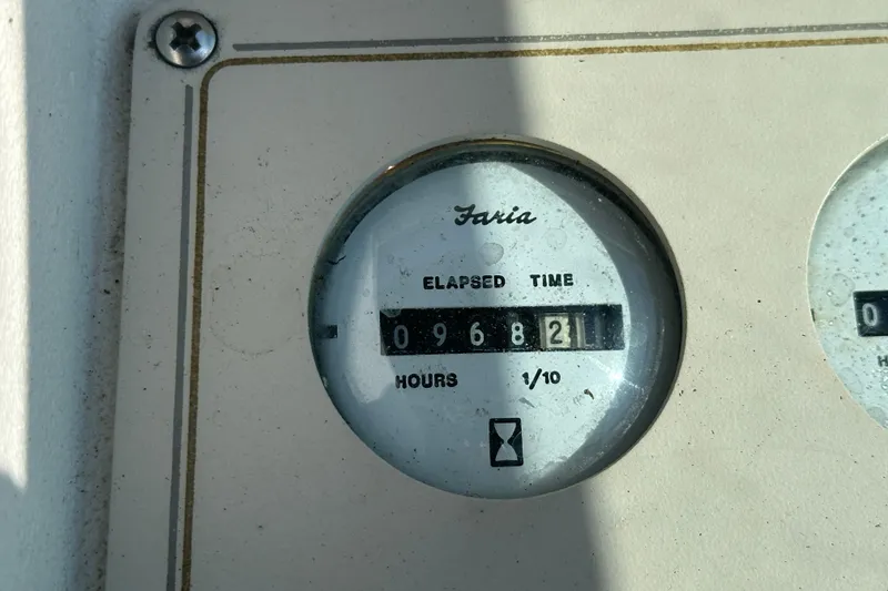 Slide: The Image of 1995 Cruisers Yachts 3570 Esprit for sale by Lucas Sochacki at Parma Marine (440) 915-8995 - 42