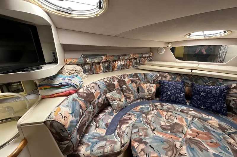 Slide: The Image of 1995 Cruisers Yachts 3570 Esprit for sale by Lucas Sochacki at Parma Marine (440) 915-8995 - 48