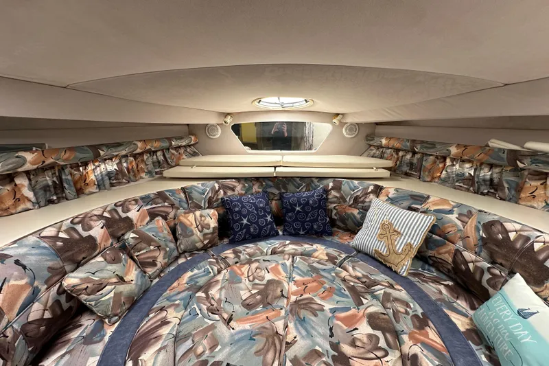 Slide: The Image of 1995 Cruisers Yachts 3570 Esprit for sale by Lucas Sochacki at Parma Marine (440) 915-8995 - 49