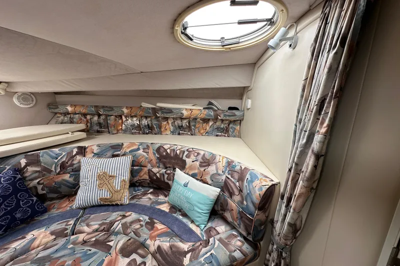 Slide: The Image of 1995 Cruisers Yachts 3570 Esprit for sale by Lucas Sochacki at Parma Marine (440) 915-8995 - 50