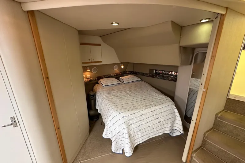 Slide: The Image of 1995 Cruisers Yachts 3570 Esprit for sale by Lucas Sochacki at Parma Marine (440) 915-8995 - 51