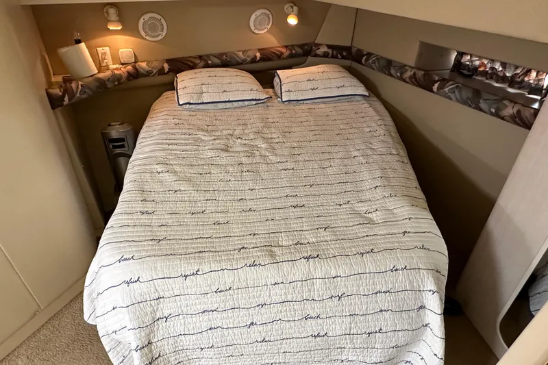 Slide: The Image of 1995 Cruisers Yachts 3570 Esprit for sale by Lucas Sochacki at Parma Marine (440) 915-8995 - 52