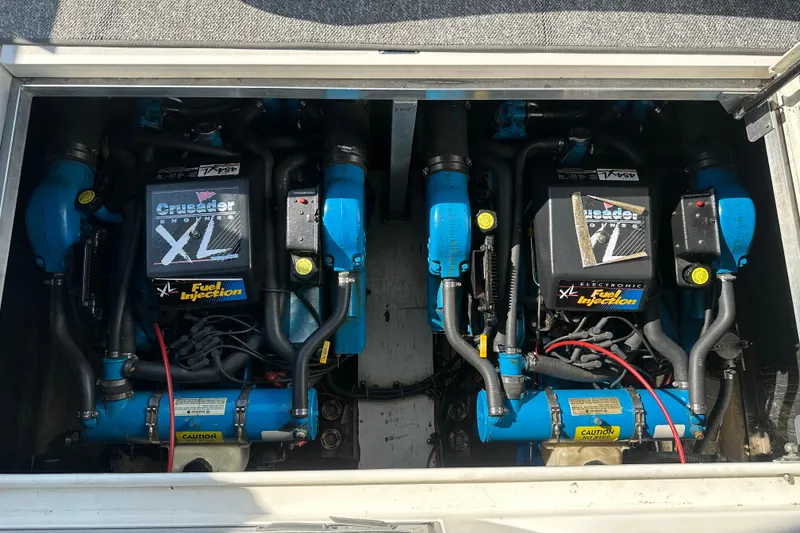 Slide: The Image of 1995 Cruisers Yachts 3570 Esprit for sale by Lucas Sochacki at Parma Marine (440) 915-8995 - 53