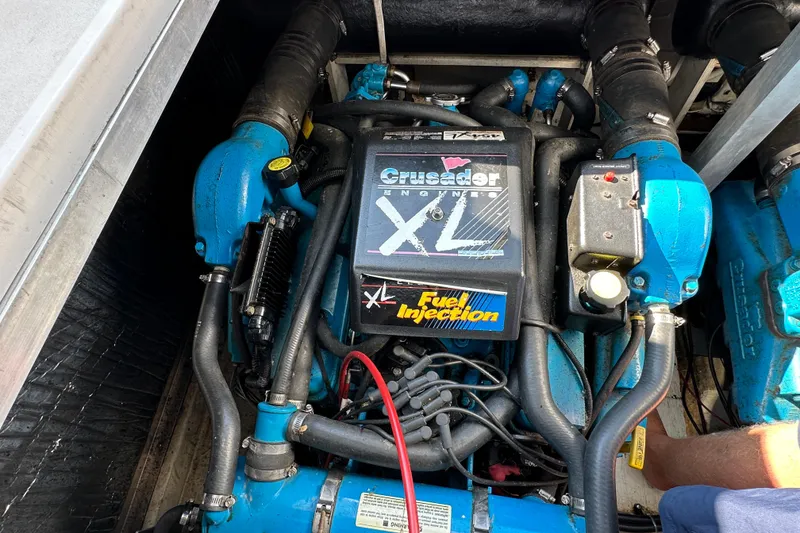 Slide: The Image of 1995 Cruisers Yachts 3570 Esprit for sale by Lucas Sochacki at Parma Marine (440) 915-8995 - 54