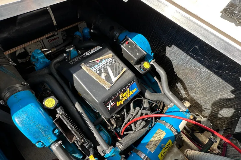 Slide: The Image of 1995 Cruisers Yachts 3570 Esprit for sale by Lucas Sochacki at Parma Marine (440) 915-8995 - 55