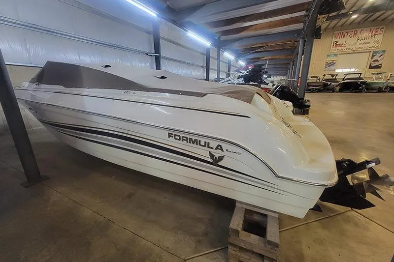 The Image of 2000 Formula 260 Bowrider boat in indoor storage, side view. - 1