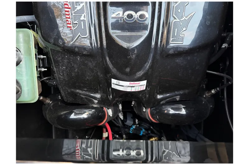 Slide: The Image of 2022 Moomba Mojo engine, Indmar Raptor 400, detailed view. - 13