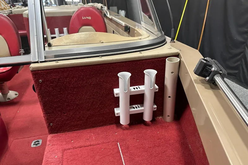 Slide: The Image of 1998 Lund 1800 Fisherman ITS boat interior with red seats and rod holders. - 18