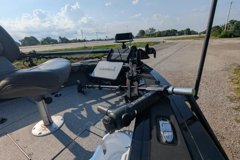 Slide: The Image of 2023 Tracker Targa V-19 Combo Tournament Edition boat with Garmin and Humminbird equipment. - 14