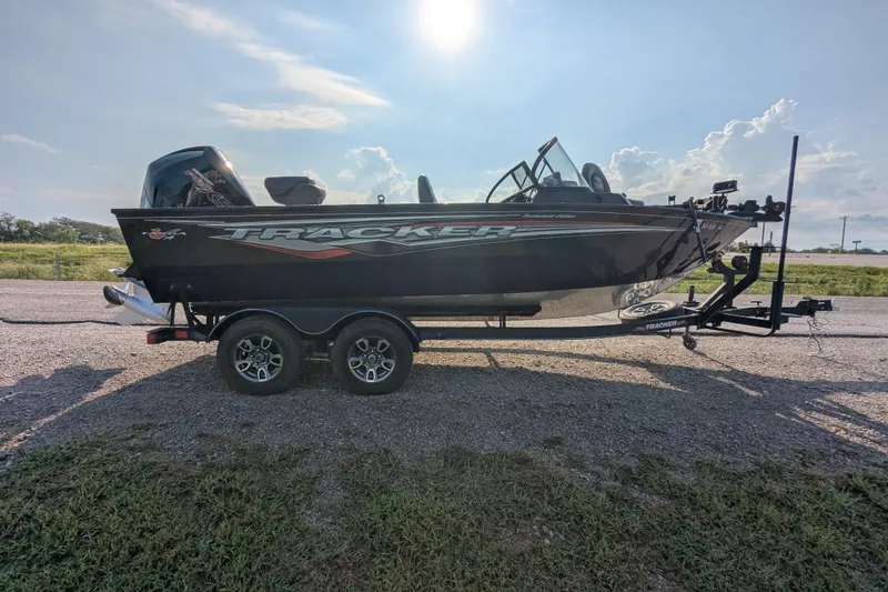 Slide: The Image of 2023 Tracker Targa V-19 Combo Tournament Edition boat on trailer, parked outdoors. - 9