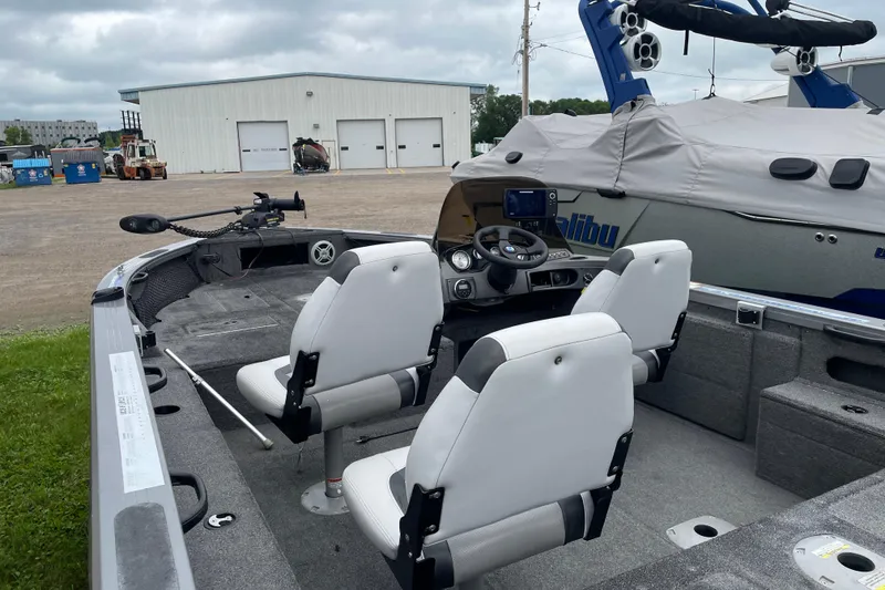 Slide: The Image of 2014 Crestliner 1750 Fish Hawk boat interior with seating and control panel. - 25