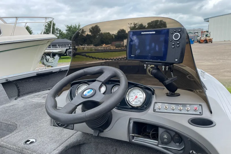 Slide: The Image of 2014 Crestliner 1750 Fish Hawk dashboard with steering wheel and Humminbird fish finder. - 29