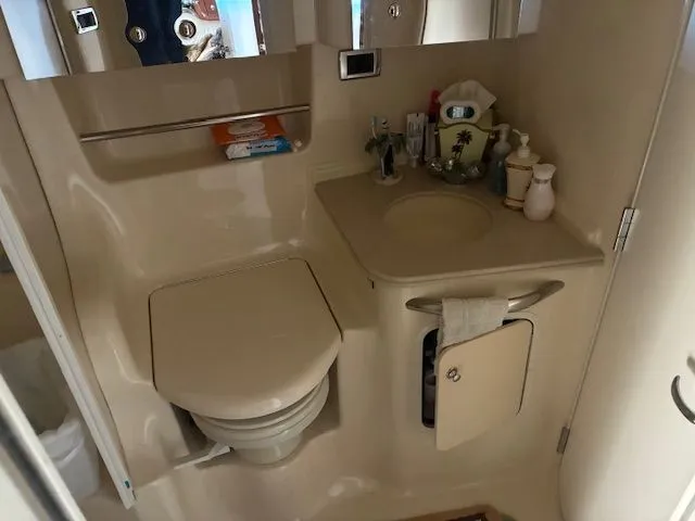 Slide: The Image of Sea Ray 410 Sundancer 2003 - 4