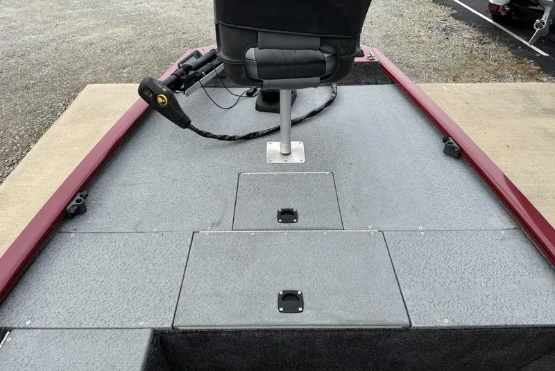 Slide: The Image of 2019 Tracker Pro 170 boat deck with seat and storage compartments. - 7