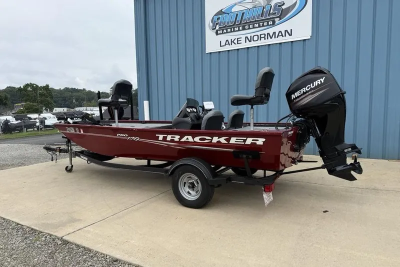 Slide: The Image of 2019 Tracker Pro 170 boat with Mercury engine at Foothills Marine Center. - 8