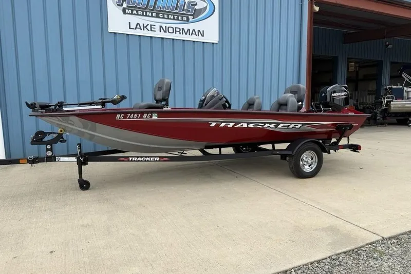 Slide: The Image of 2024 Tracker Pro Team 175 TXW® boat at Foothills Marine Center, Lake Norman. - 5
