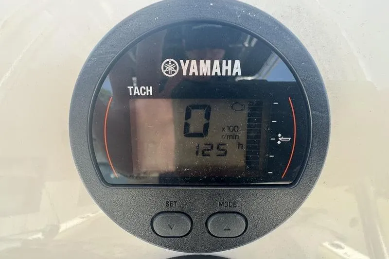 Slide: The Image of Yamaha tachometer display on 2019 Key West 219fs boat, showing 125 hours. - 15