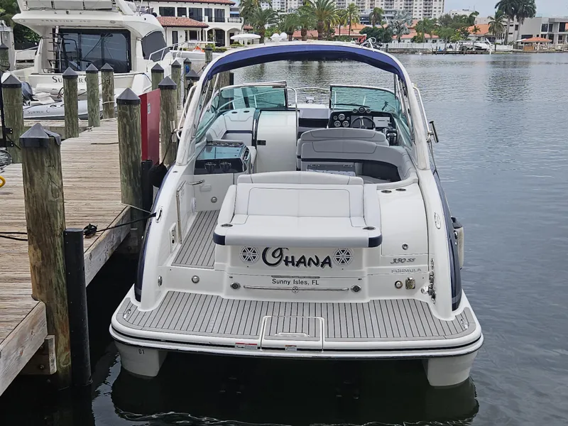 Slide: The Image of 2018 Formula 350 Sun Sport boat docked at marina. - 10