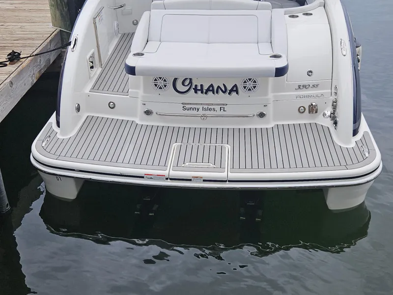 Slide: The Image of 2018 Formula 350 Sun Sport boat docked in Sunny Isles, FL. - 11