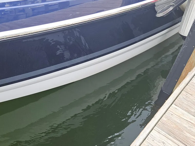 Slide: The Image of 2018 Formula 350 Sun Sport boat docked at marina. - 9