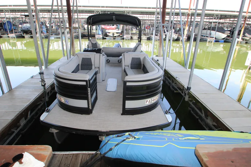 Slide: The Image of 2020 Harris FloteBote Solstice 250 SL pontoon boat docked in marina. - 39