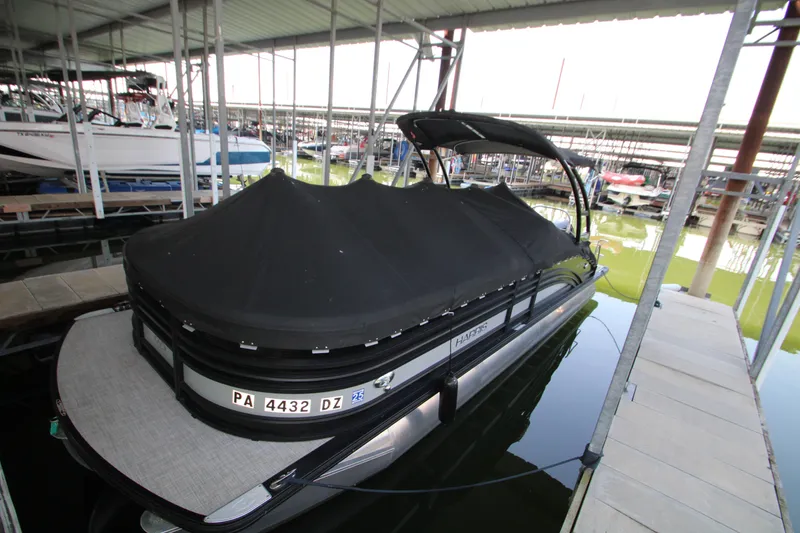 Slide: The Image of 2020 Harris FloteBote Solstice 250 SL pontoon boat docked with cover in marina. - 46