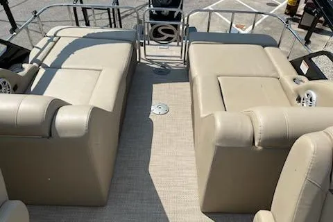 Slide: The Image of 2018 Sun Tracker Regency 220SL boat with beige seating and spacious deck layout. - 5