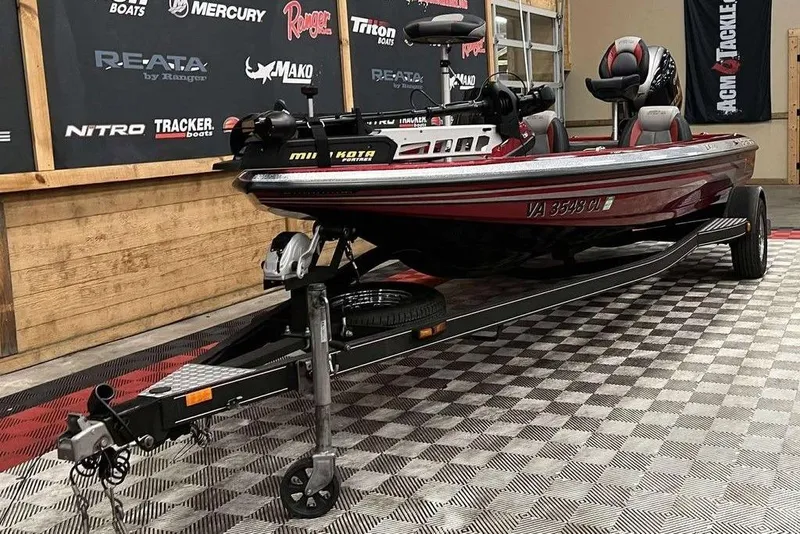 Slide: The Image of 2014 Skeeter ZX 190 boat on trailer in showroom with branded backdrop. - 3