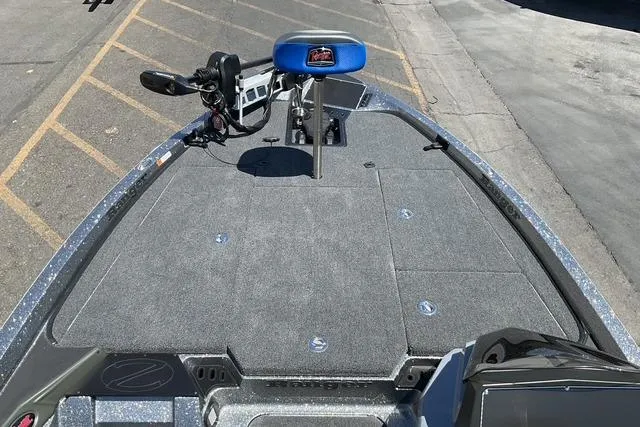 Slide: The Image of 2026 Ranger Z518 boat deck with fishing seat and trolling motor. - 12