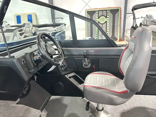 Slide: The Image of Alumacraft Trophy 185X SP FSX 2025 - 25