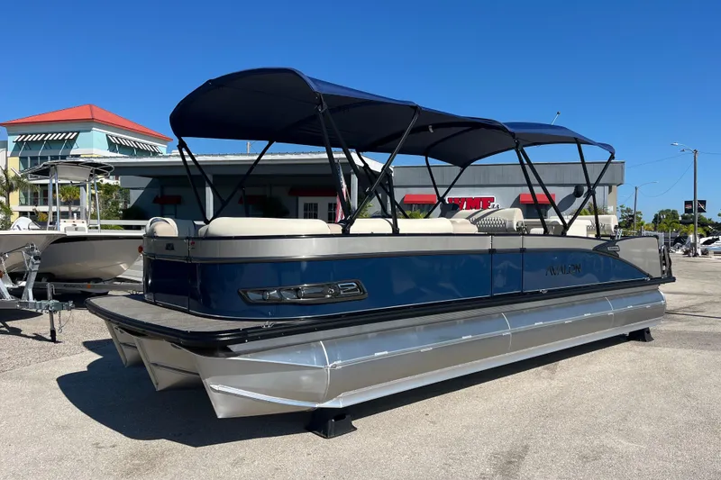 The Image of 2026 Avalon 2785 Catalina Bar Tri Toon boat with Mercury 400hp V-10 engine, docked outdoors. - 1