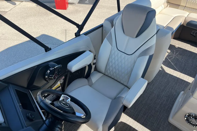 Slide: The Image of Luxury captain's chair in 2026 Avalon 2785 Catalina Bar boat, featuring modern design and high-performance controls. - 17