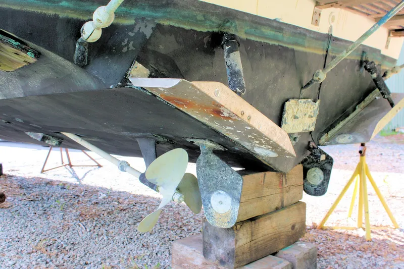 Slide: The Image of 1980 Sea Ray 300 Weekender boat hull and propeller on wooden blocks. - 5