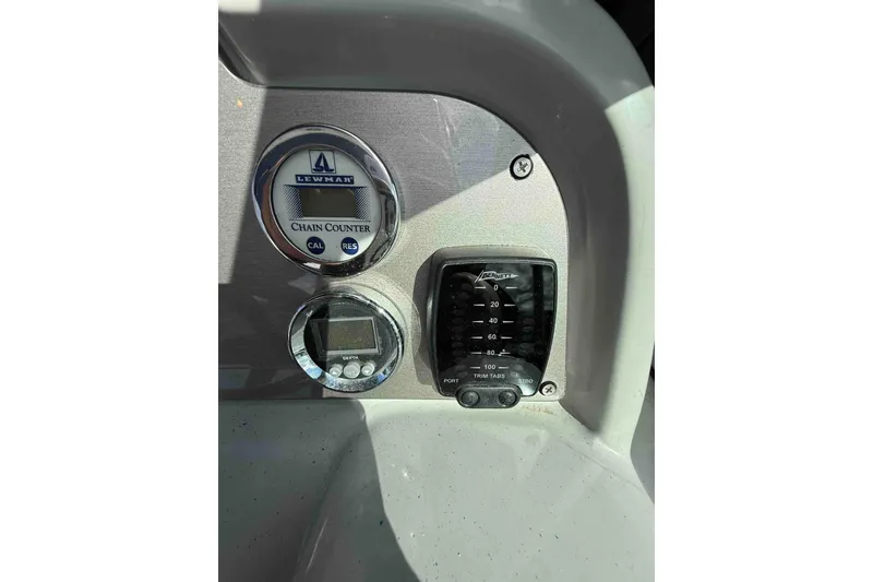 Slide: The Image of Control panel of a 2007 Formula 27 Performance Cruiser with chain counter and trim tab indicators. - 20