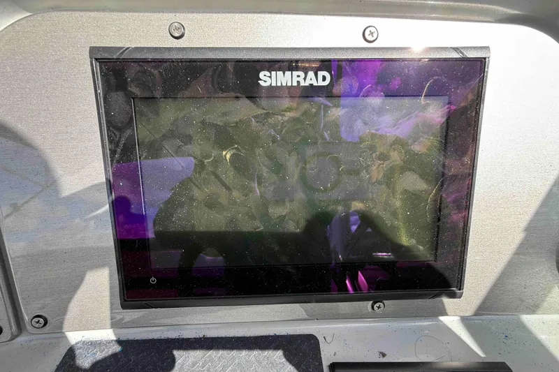 Slide: The Image of Simrad display on 2007 Formula 27 Performance Cruiser dashboard. - 23