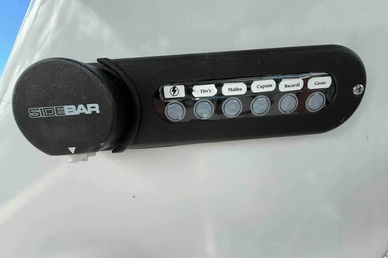 Slide: The Image of Control panel on a 2007 Formula 27 Performance Cruiser boat. - 49