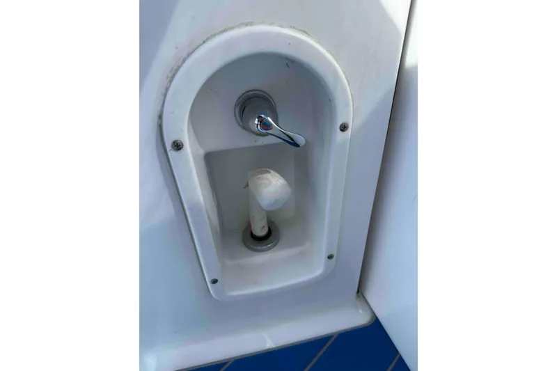 Slide: The Image of Control panel on a 2007 Formula 27 Performance Cruiser boat. - 52