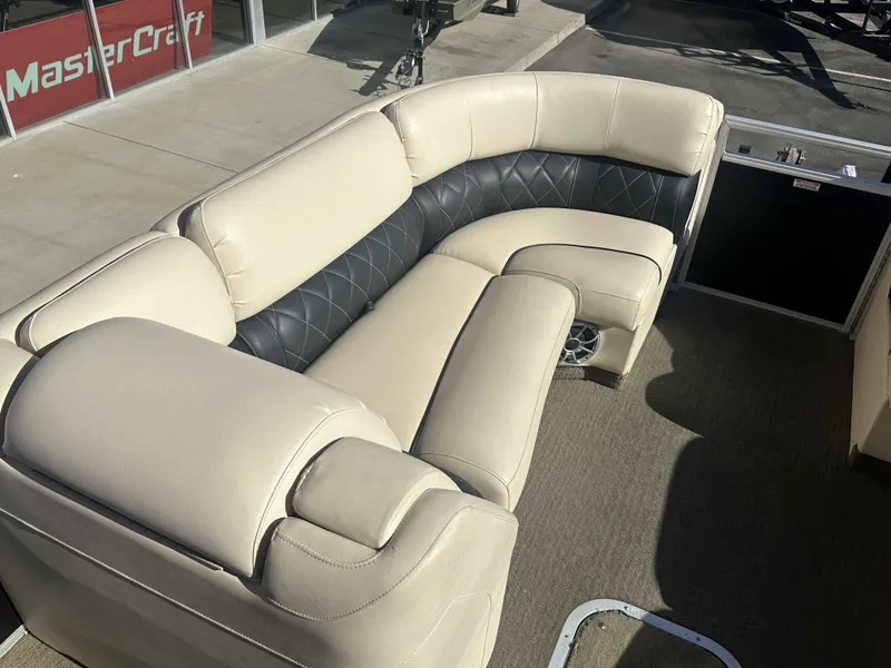 Slide: The Image of Bennington 25753QCWIODR Q25 2014 - 9