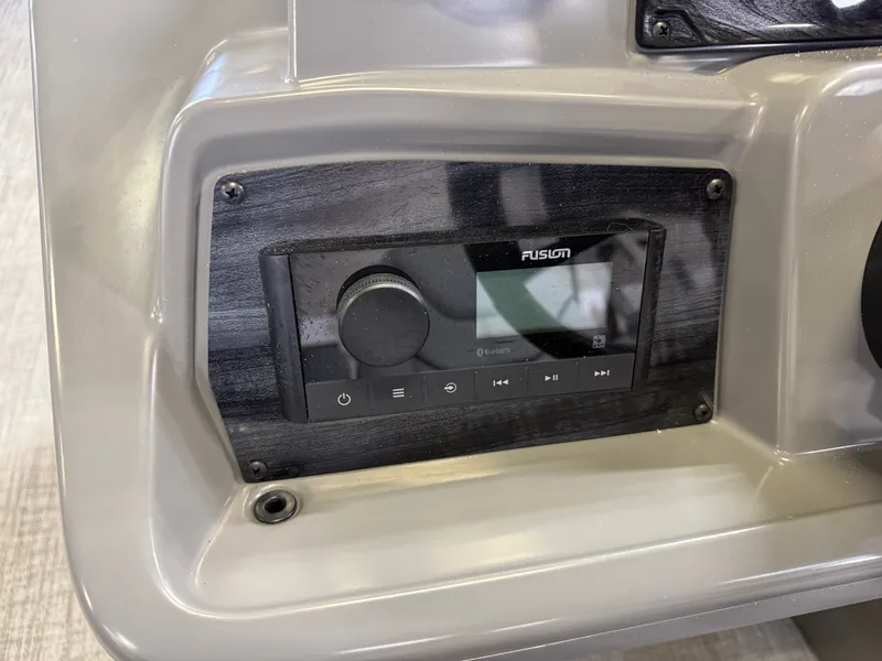 Slide: The Image of Tahoe Sport 2385 Swingback (VRB) & Honda 4-Stroke EFI 2025 - 12