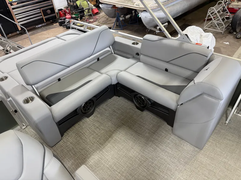 Slide: The Image of Tahoe Sport 2385 Swingback (VRB) & Honda 4-Stroke EFI 2025 - 16